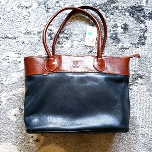 Womens Leather Shoulder Bag. Vera Pelle.
